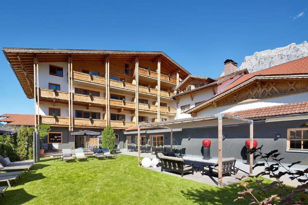 Der Gruene Baum Mountain Boutique Hotel Ehrwald Exterior photo